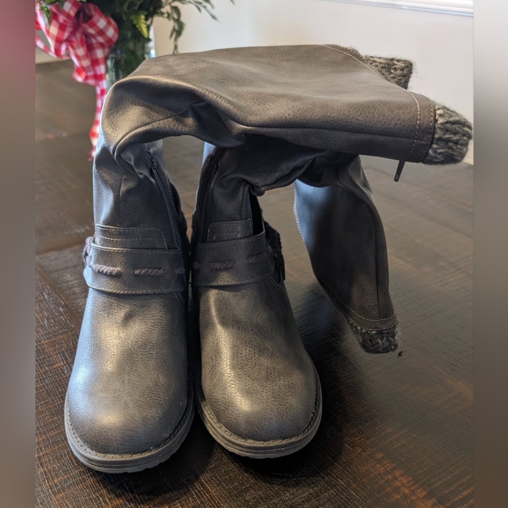 Muk Luks Boots NWOT Size 9